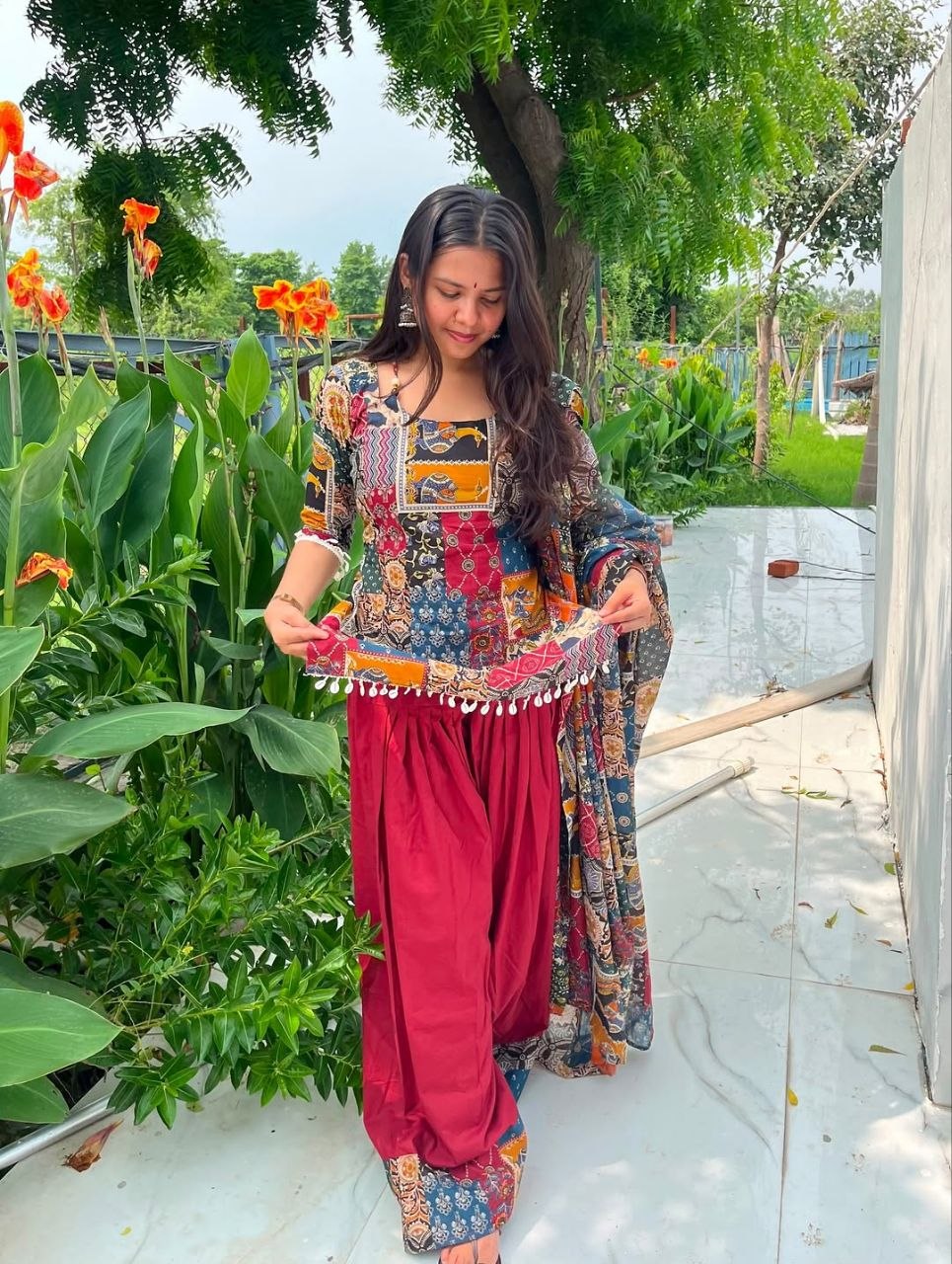 Your festive wardrobe deserves this stunning Farsi Suit!
