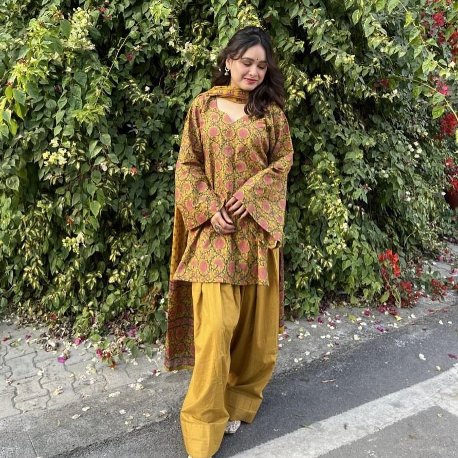 Royal-inspired fashion for modern women.