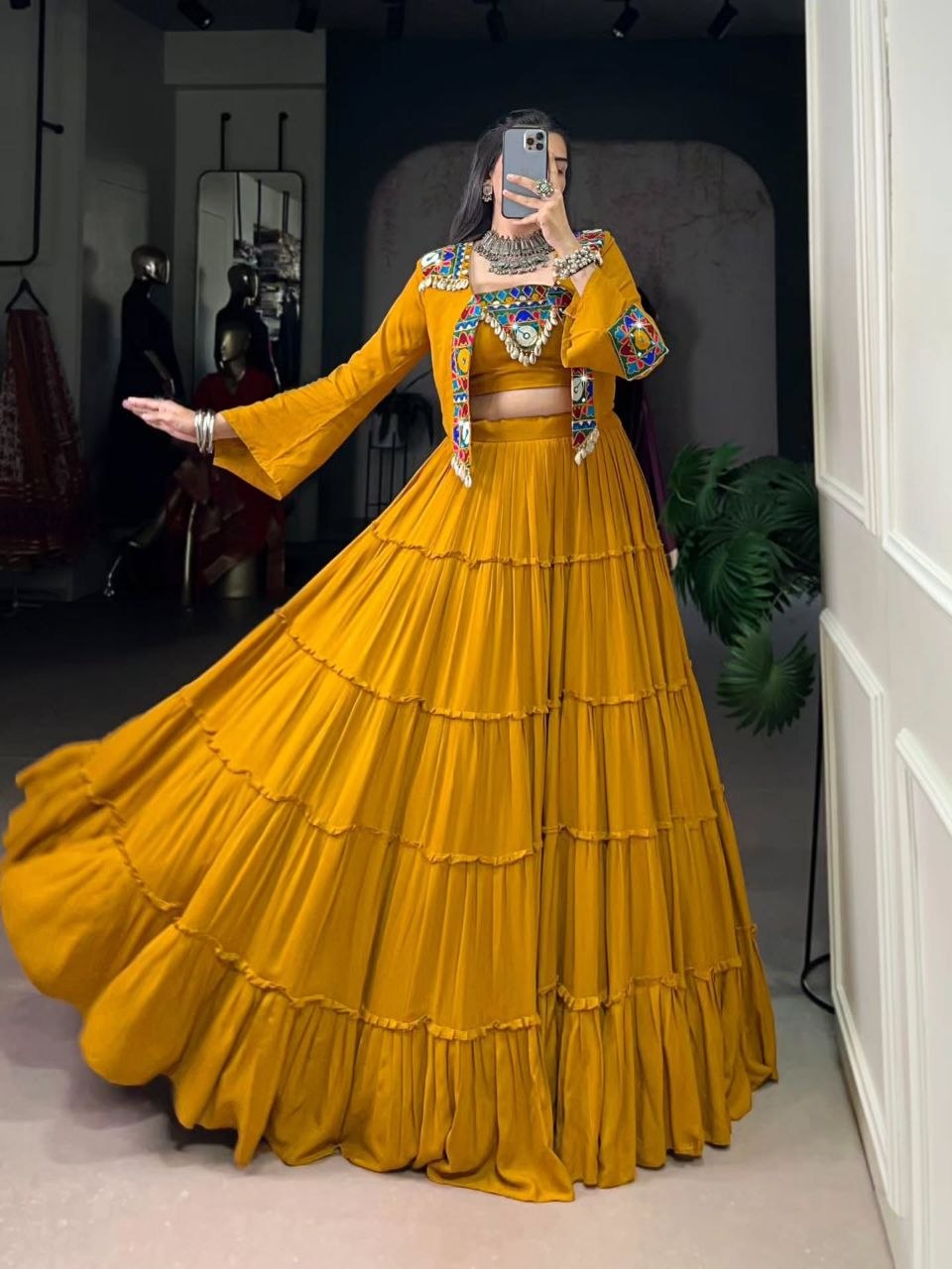 Darbar-e-Rang Choli
