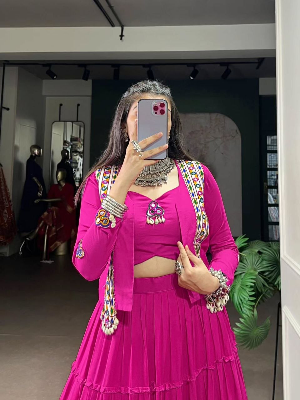 Darbar-e-Rang Choli