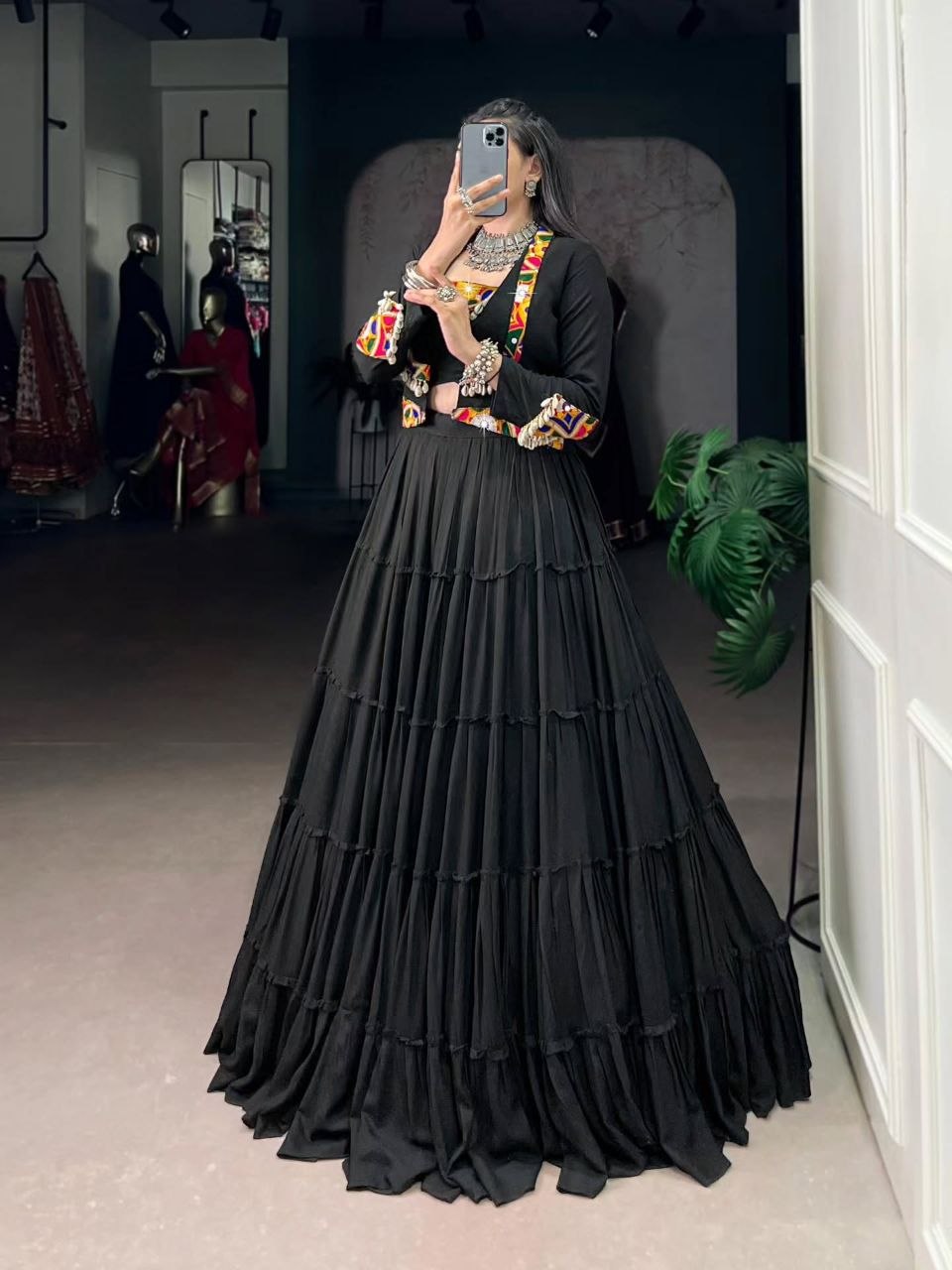 Darbar-e-Rang Choli