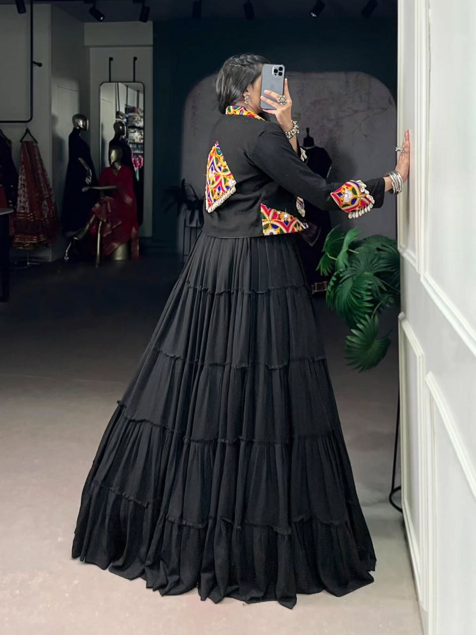 Darbar-e-Rang Choli