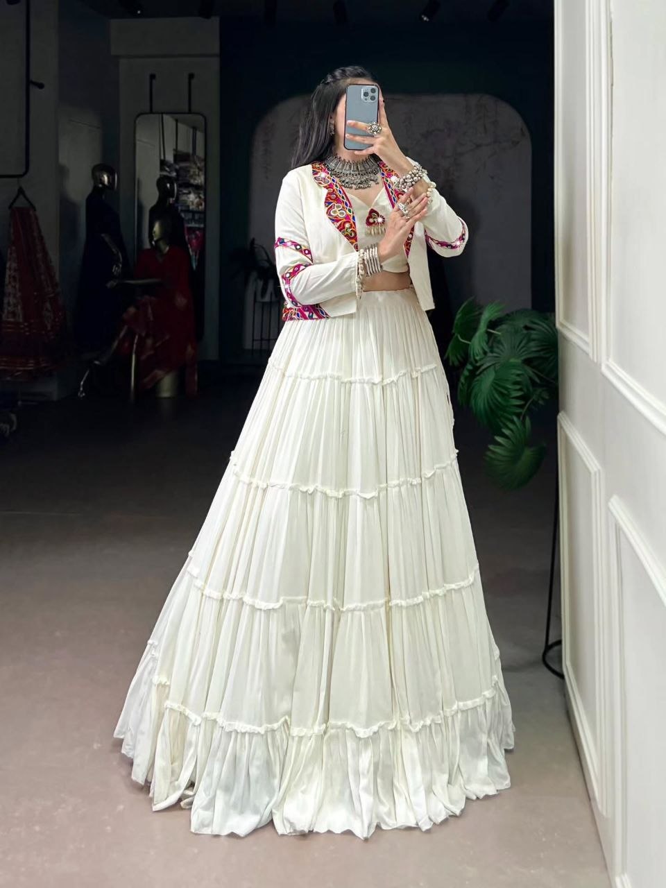 Darbar-e-Rang Choli