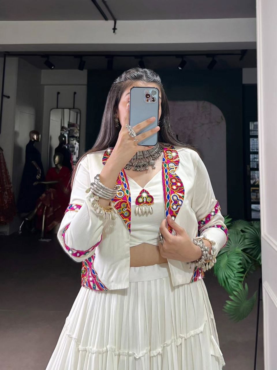 Darbar-e-Rang Choli